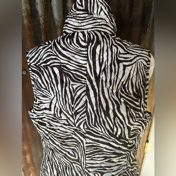 Michael Kors Zebra print puffer Vest-Women’s medium - Picture 5 of 6